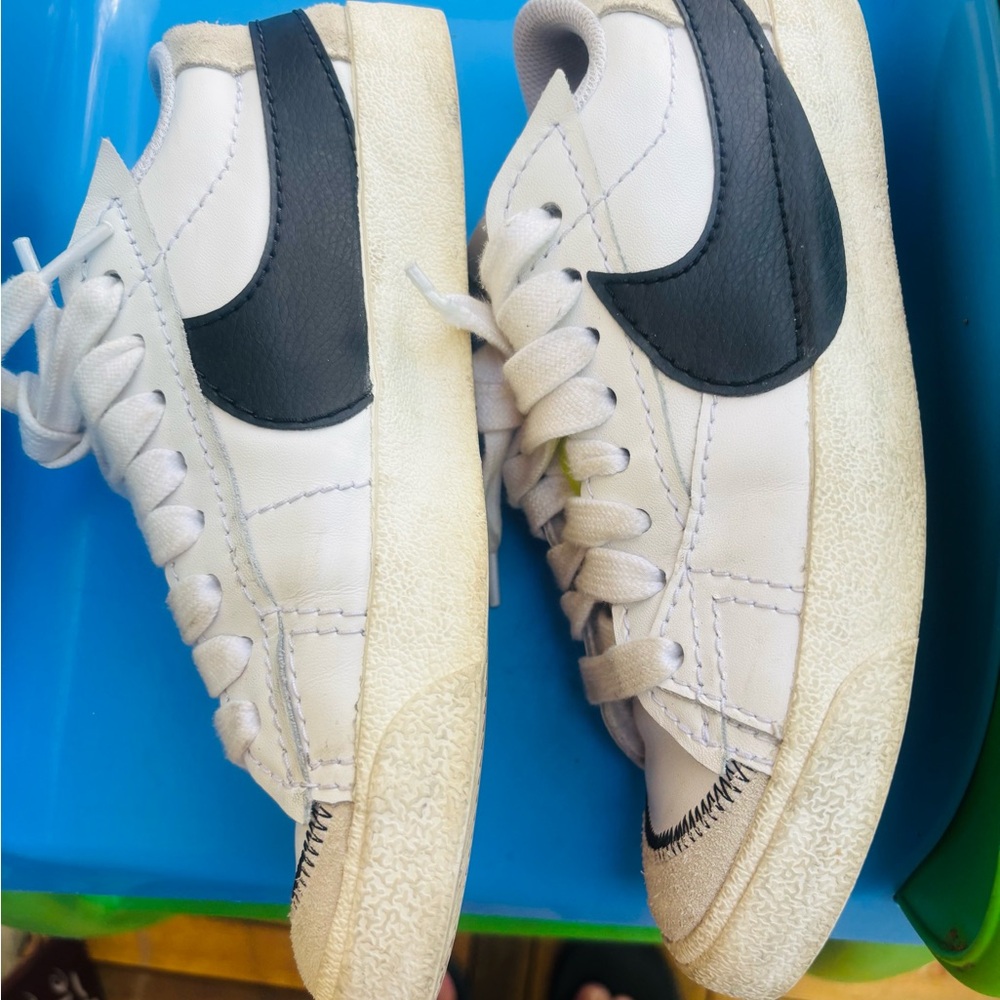 Nike White and Black Sneakers - Picture 4 of 6